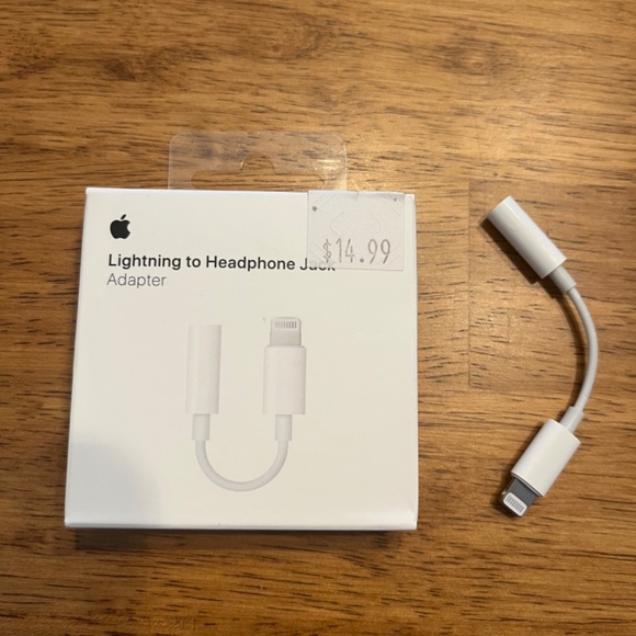 Apple Lightning to 3.5mm Headphone Jack Adapter model A1749 - Picture 4 of 6